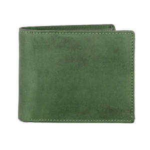 Portefeuille en cuir classique pour homme avec une fabrication élégante, une texture lisse et un matériau durable et résistant. - Product Image 3