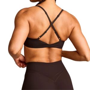 Sujetador deportivo prémium para mujer con escote en V profundo, material elástico transpirable, top corto cómodo para yoga - Product Image 4