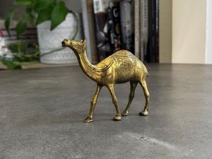 Figurine de chameau en laiton poli, accent de table pour décoration sur le thème du désert et arrangement d'événements de mariage - Product Image 5