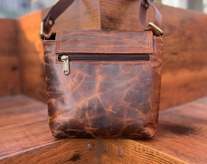 Bolso Crujiente de Cuero Auténtico Hecho a Mano para Mujer, Bandolera Elegante de Cuero de Grano Completo, Ideal para Regalo - Product Image 4