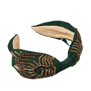 Élégant serre-tête brodé à la main avec perles pour femmes, avec un travail de broderie complexe pour des collections d'accessoires de mode haut de gamme - Product Image 1