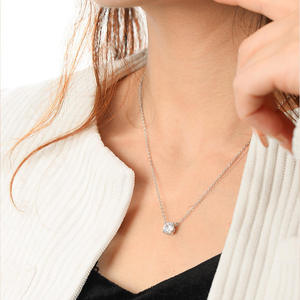 Collar con Colgante de Moissanita Unisex en Plata 925 con Baño de Rodio, Cadena de Serpiente, Certificado GRA, para Uso Diario - Product Image 1