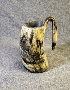 Artisanat remarquable, tasses en corne faites à la main, design personnalisable, art moderne, style antique, prêtes pour les fêtes, beauté naturelle, inoubliable - Product Image 1