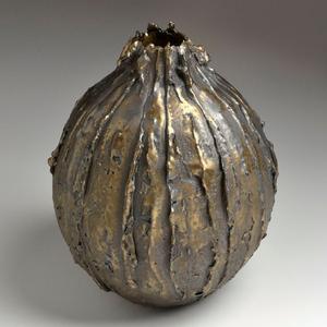 Vase en métal artisanal de luxe |   Vase à fleurs décoratif en laiton pour une décoration intérieure haut de gamme - Product Image 1