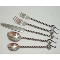 Ensemble de couverts de luxe en acier inoxydable avec manche torsadé, fait main, cuillère, fourchette, couteau, collection cadeau pour table à manger, artisanal et élégant