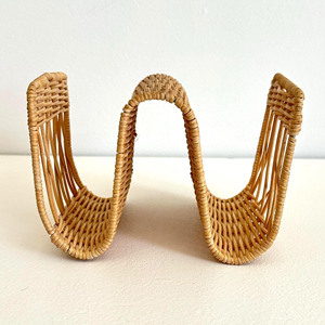 Porte-revues en rotin tressé, forme ondulée, pour organiser le bureau et ranger les magazines - Product Image 3