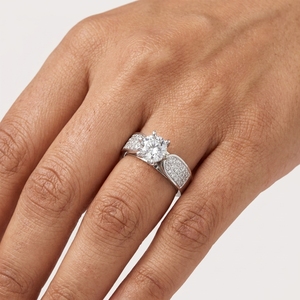 Bague de fiançailles classique pour femme en diamant naturel taille brillant rond, en platine PT950, certifiée GIA - Product Image 5