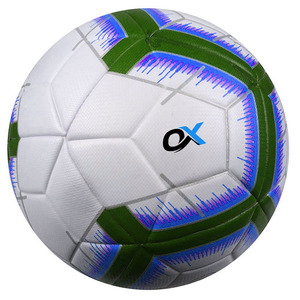 Ballon de football gonflable léger en cuir PVC/PU thermocollé de haute qualité, écologique, avec vessie en butyl, fabriqué par Oxva Industries - Product Image 1