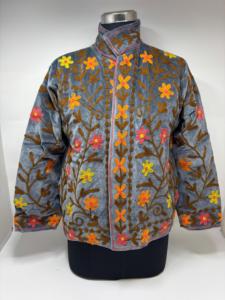 Chaquetas bordadas a mano estilo Suzani con vibrante bordado étnico, estilo bohemio y artesanía artística. - Product Image 3