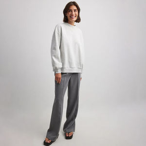 Sudadera Oversize Gris Jaspeado para Mujer, 100% Algodón, Hombros Caídos, Estilo Urbano, Moda Minimalista Esencial, Sudadera Personalizada para Mujer - Product Image 2