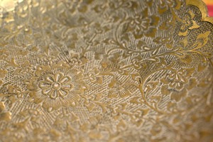 Cuenco Decorativo Grabado con Acabado Dorado Estilo Real, Ideal para Exhibición en Mesas de Eventos, Centro de Mesa para Fiestas y Decoración de Hogar de Lujo - Product Image 5