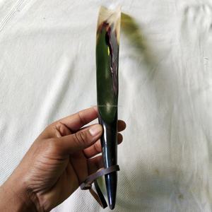 Cuchara para zapatos premium hecha a mano de cuerno de vaca y buey de 16 pulgadas con mango largo y correa de cuero auténtico para facilitar el calzado al mejor precio - Product Image 3