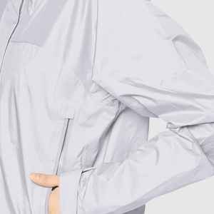 Sistema de ropa impermeable transpirable de lujo con tecnología de secado rápido y protección de capucha integrada para viajes y camping. Chaqueta impermeable. - Product Image 3