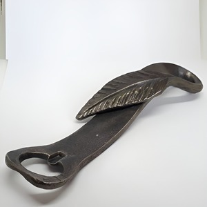 ที่เปิดขวดเหล็กเคลือบสีดำด้านลายใบไม้ สำหรับเปิดขวดเบียร์ เหมาะสำหรับเป็นของขวัญ - Product Image 2