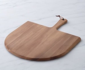 Planche à découper en bois minimaliste avec poignée et trou de suspension, forme irrégulière, couleur marron naturel - Product Image 3