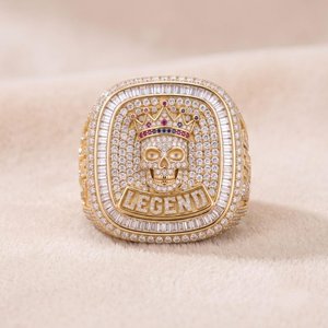 Bague de Luxe Hip Hop pour Homme en Argent Sterling 925, entièrement sertie de Moissanite VVS taille brillant rond et de Moissanite taille baguette, design Dés et Bague Statement - Product Image 2