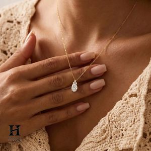 Pendentif élégant en diamant de laboratoire taille ovale, collier minimaliste en or 14 carats pour femme - Product Image 2