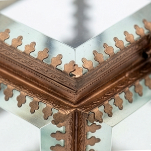 Una caja de joyas o baratijas de vidrio biselado de estilo antiguo con molduras de metal en tonos de cobre Fabricante y Exportadores - Product Image 4