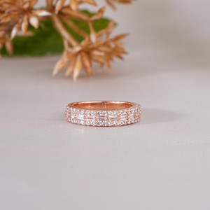 Elegante anillo de doble hilera de diamantes en oro rosa para mujer, regalo de lujo para boda, compromiso o aniversario, joyería fina. - Product Image 1