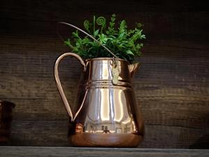 เหยือกทองแดงเคลือบผิวทนทาน เหมาะสำหรับการเสิร์ฟน้ำในครัวประจำวันและการรับประทานอาหารในครอบครัว ผลิตด้วยมือจากอินเดีย - Product Image 5