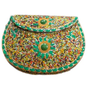 Bolso de Mano Metálico de Moda para Mujer, Hecho a Mano, con Cuentas y Cierre Abierto - Product Image 4
