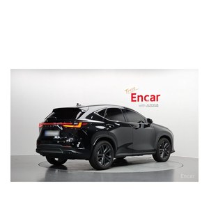Lexus NX Premium 2024 con Cámara Trasera, Asientos de Cuero, Volante a la Izquierda - 10,590 km - Product Image 2