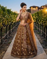 Ensemble Lehenga Choli doré pour femmes avec broderies, tenue de mariage indienne traditionnelle de Samp Corporation