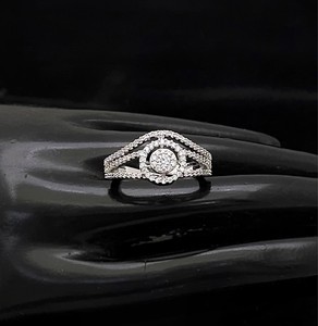 Anillo Chapado en Oro con Brillante Esmalte y Circonita Cúbica Redonda para Mujer, Joyería Glamorosa para Ocasiones Especiales - Product Image 2