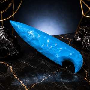 Couteau artisanal haut de gamme en verre turquoise en forme de pointe de flèche avec manche sculpté et gravé pour la décoration intérieure et les cadeaux Feng Shui - Product Image 3