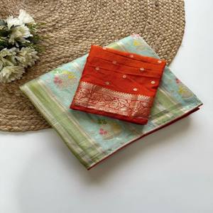 Sari en viscose de soie pure Chinya VASTRA COTTAGE avec tissage jacquard Zari doré et travail Minakari, accompagné d'un tissu de blouse assorti - Product Image 1