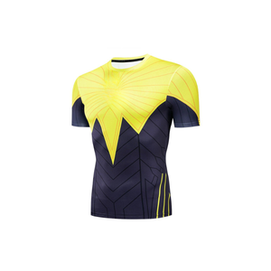 Camiseta deportiva de manga corta con estampado de personajes en amarillo y azul marino para hombre, de corte ajustado y secado rápido. - Product Image 6