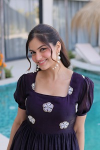 Nueva Colección Exclusiva de Vestidos Elegantes con Bordado de Cuentas Pesadas en Tela de Seda Georgette para Bodas y Festivales - Product Image 6