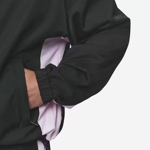 Coupe-vent sportif léger à capuche personnalisé pour homme, survêtement streetwear respirant en nylon imprimé et brodé pour le printemps - Product Image 4