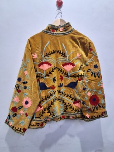 Chaqueta de Terciopelo Bordada a Mano de Primera Calidad para Mujer, Abrigo Artesanal con Diseño Floral Botánico, Estilo Vintage - Product Image 4