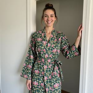 Robe de chambre kimono relaxante grande taille pour femmes facile à ranger cintre boucle design imprimé floral jardin - Product Image 1