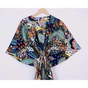 Kaftán Corto Hecho a Mano en India con Estampado Floral, Ecológico, Lavable, Ropa de Dormir Natural, Kimono, Vestido, Cubrebaño Corto para la Playa - Product Image 2