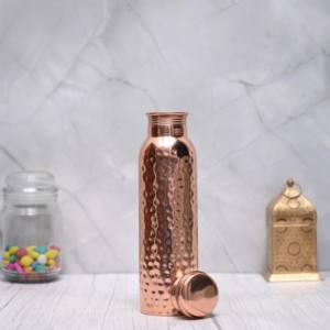 Botella de Agua de Cobre Hecha a Mano con Acabado Rústico, Almacenamiento Ayurvédico para una Vida Saludable, Botella de Cobre Pulido de Lujo, Elegante para la Mesa - Product Image 1