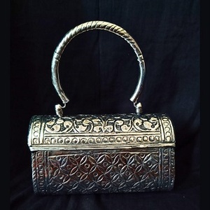 Bolso de Mano Tipo Potli de Latón Chapado en Oro F S INTERNATIONAL, Diseño Floral, Hecho a Mano, Forma Personalizada, Moda, Acción de Gracias - Product Image 1