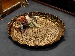 Plateau de service en métal à motif doré, plat décoratif à bord festonné, vaisselle pour fête, mariage, usage domestique - Product Image 1
