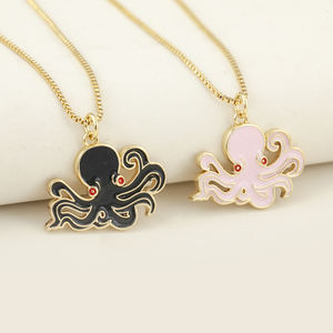 Collar QIKU al por mayor de <span class=keywords><strong>pulpo</strong></span> esmaltado en negro y rosa, colgante de cobre con diseño de animal marino para niños - Product Image 1