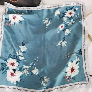Pañuelo Cuadrado de Seda Pequeño para Mujer, Estampado Floral Vintage, Pañuelo para Cuello, Cabeza y Cabello, Versátil, Suave, Lujoso, Accesorio de Moda - Product Image 1