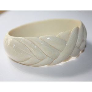 Brazaletes de Mujer Hechos a Mano con Resina y Madera de Primera Calidad, Elegantes Accesorios de Joyería - Product Image 2