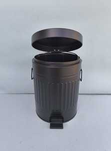 ถังขยะโลหะร่วมสมัยพร้อมดีไซน์ผิวเรียบเนียน - Product Image 5