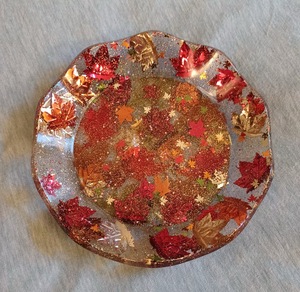 Assiette en résine d'art populaire ILAHI - Motif simple, durable, multi-occasions, pour service, collection, cadeau, décoration intérieure, Uttar Pradesh - Product Image 1