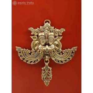 หน้ากากแขวนผนังทองเหลืองคิรติมุขะ ขนาด 11 นิ้ว งานฝีมือจาก Exotic India จากประเทศอินเดีย ของประณีตที่สุดเพื่อไล่ความชั่วร้าย - Product Image 3