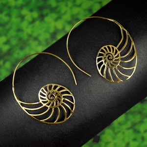 Pendientes de Aro Espiral Nautilus Dorados Hechos a Mano, con Diseño Geométrico de Concha, Estilo Bohemio, Joyería Tribal, Venta al por Mayor HARI OM CREATIONS HOC - Product Image 4