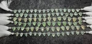 Perles de préhnite naturelle facettées en forme de nœud 8x12-9x13 MM, perles de pierre précieuse de préhnite en forme de triangle, perles de préhnite naturelle de 8 pouces - Product Image 4