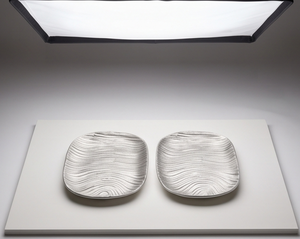 Plateau en métal à texture striée, design texturé, vaisselle de cuisine et de salle à manger, article pour fournisseur de commandes en gros - Product Image 3