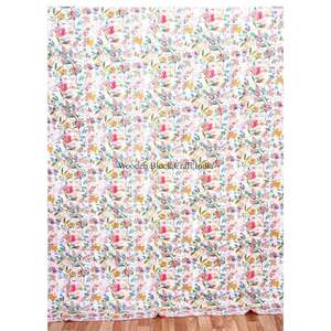 Colcha Kantha Étnica Vintage Hecha a Mano en Rajastán, India, Colcha Kantha de Algodón Cosida a Mano, Colcha de Retazos para Hotel - Product Image 1