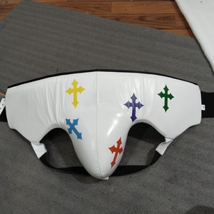 Protège-entrejambe professionnel personnalisé en cuir noir et argenté pour boxe, MMA, arts martiaux, avec logo, réglable et élastique - Product Image 2